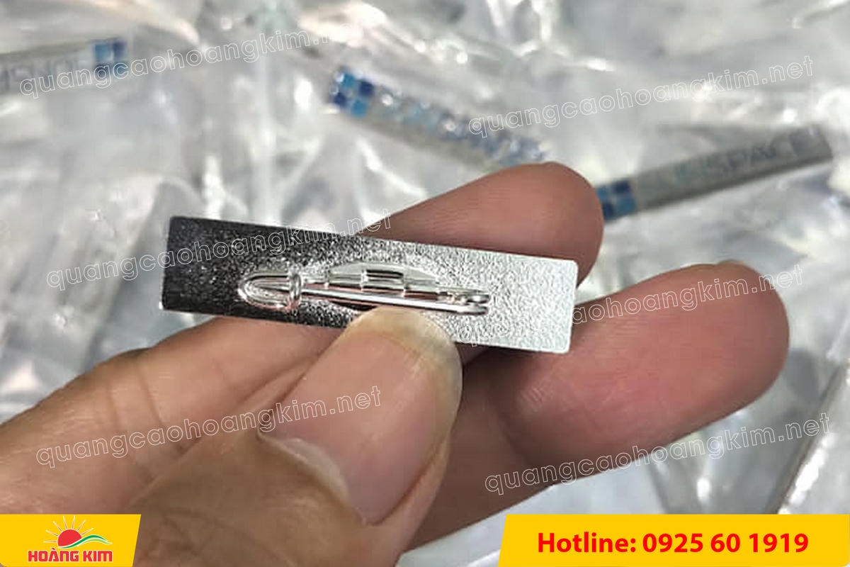 huy hieu dong an mon ma bac cai ao 15 - HUY HIỆU ĐỒNG ĂN M&Ograve;N MẠ BẠC &ndash; THIẾT KẾ THEO LOGO DOANH NGHIỆP