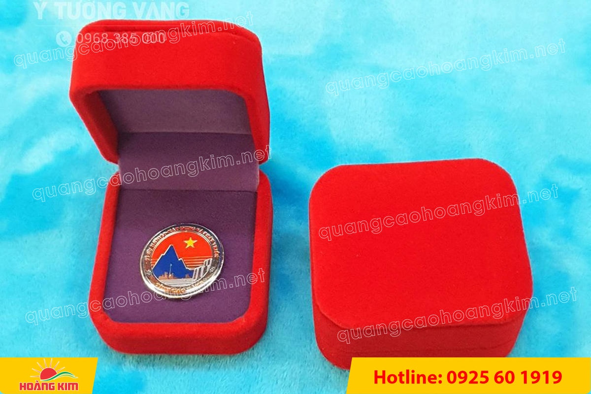 huy hieu dong an mon ma bac cai ao 27 - HUY HIỆU ĐỒNG ĂN M&Ograve;N MẠ BẠC &ndash; THIẾT KẾ THEO LOGO DOANH NGHIỆP