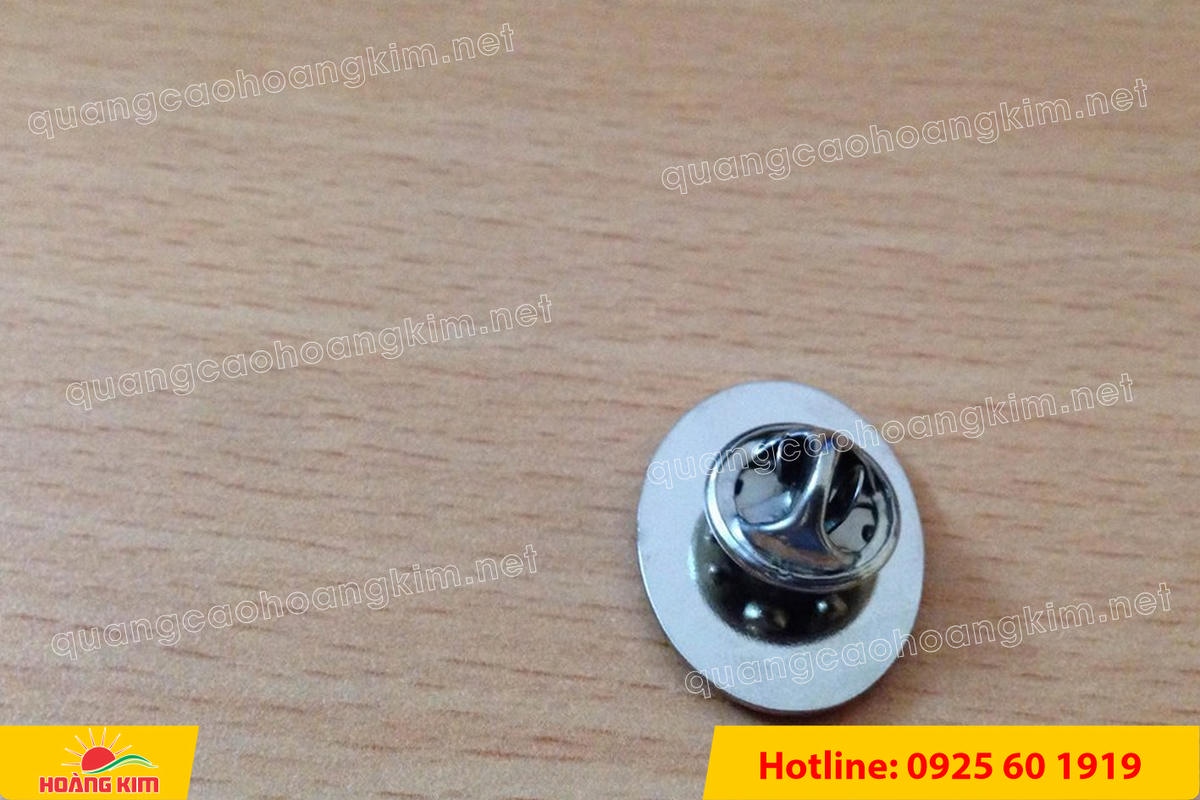 huy hieu dong an mon ma bac cai ao 5 - HUY HIỆU ĐỒNG ĂN M&Ograve;N MẠ BẠC &ndash; THIẾT KẾ THEO LOGO DOANH NGHIỆP