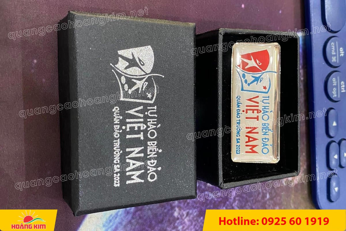 huy hieu dong an mon ma bac cai ao 51 - HUY HIỆU ĐỒNG ĂN M&Ograve;N MẠ BẠC &ndash; THIẾT KẾ THEO LOGO DOANH NGHIỆP