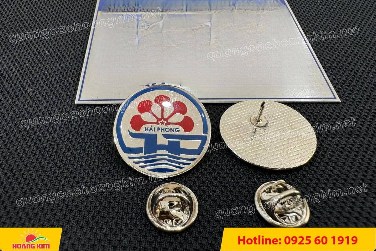 huy hieu dong an mon ma bac cai ao 64 - HUY HIỆU ĐỒNG ĂN M&Ograve;N MẠ BẠC &ndash; THIẾT KẾ THEO LOGO DOANH NGHIỆP