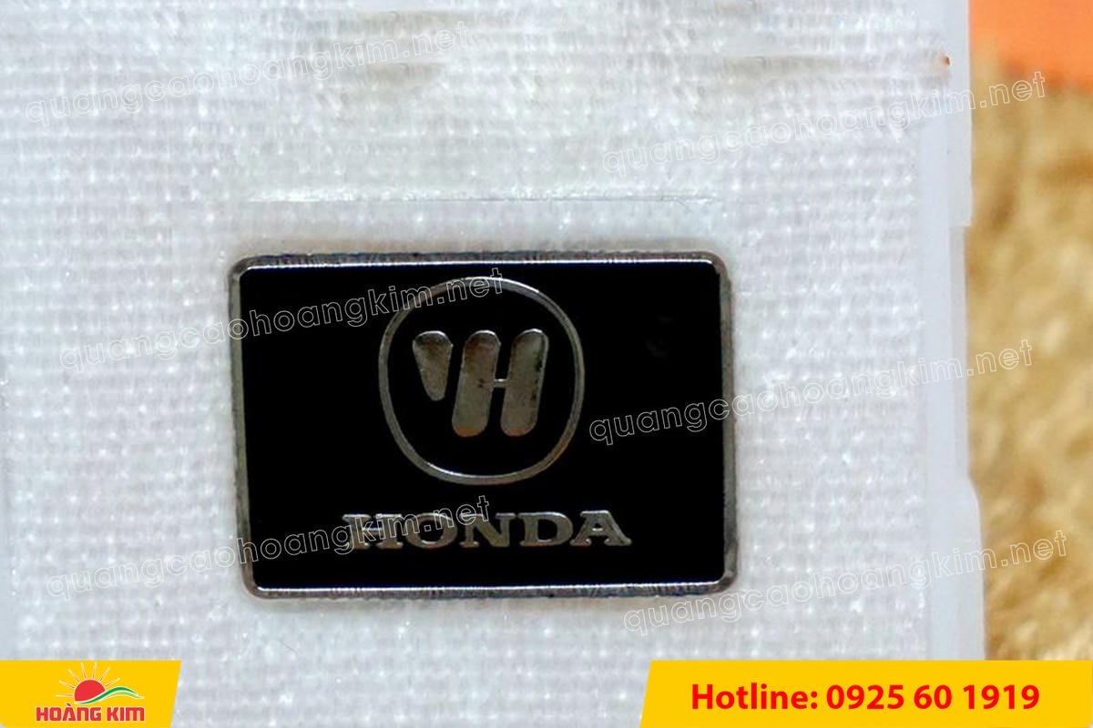 huy hieu dong an mon ma bac cai ao 68 - HUY HIỆU ĐỒNG ĂN M&Ograve;N MẠ BẠC &ndash; THIẾT KẾ THEO LOGO DOANH NGHIỆP