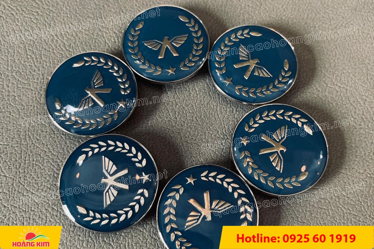 huy hieu duc ma bac dap noi 3d logo 22 - HUY HIỆU Đ&Uacute;C MẠ BẠC CAO CẤP &ndash; DẬP NỔI 3D LOGO