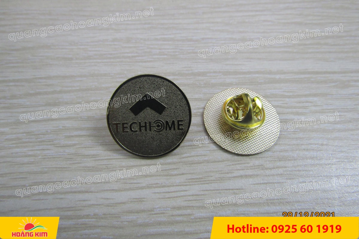 huy hieu vang dong nen an mon cat san 109 - HUY HIỆU V&Agrave;NG ĐỒNG ĂN M&Ograve;N NỀN SẦN C&Aacute;T CAO CẤP