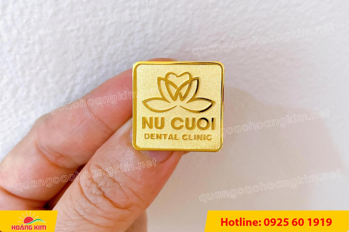 huy hieu vang dong nen an mon cat san 113 - HUY HIỆU V&Agrave;NG ĐỒNG ĂN M&Ograve;N NỀN SẦN C&Aacute;T CAO CẤP