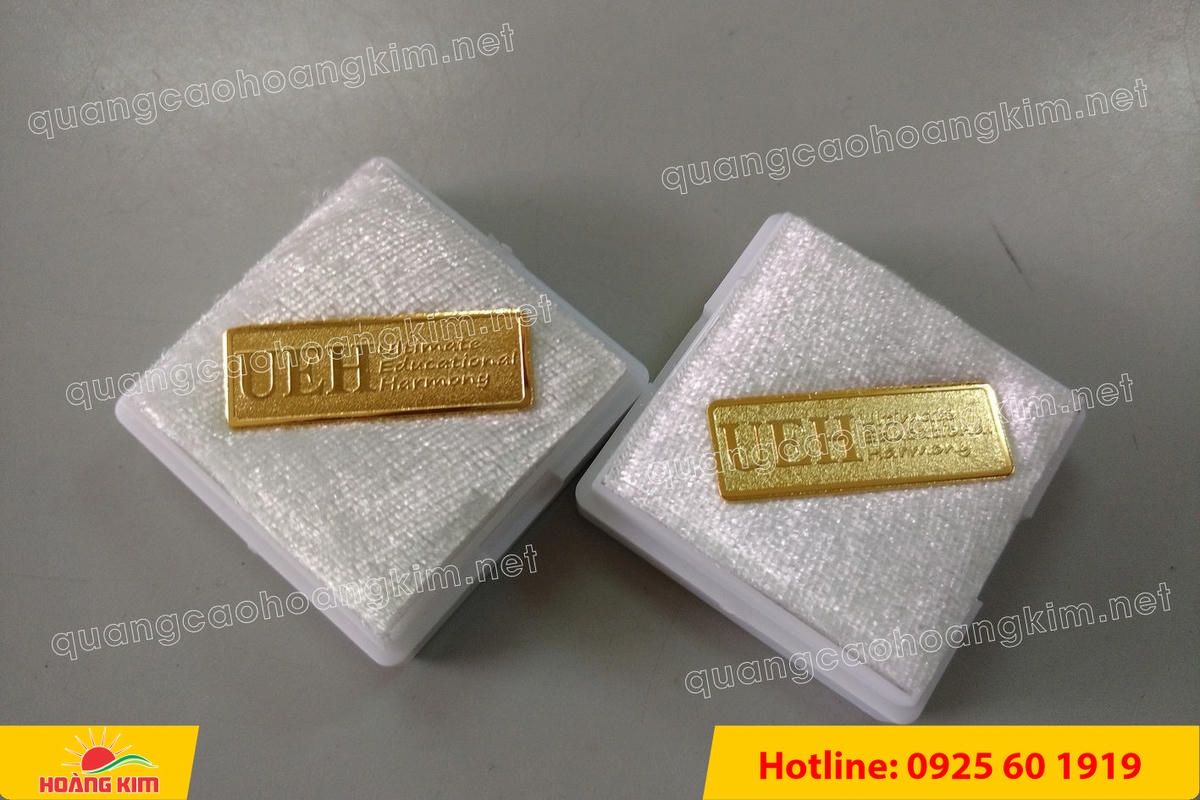 huy hieu vang dong nen an mon cat san 13 - HUY HIỆU V&Agrave;NG ĐỒNG ĂN M&Ograve;N NỀN SẦN C&Aacute;T CAO CẤP