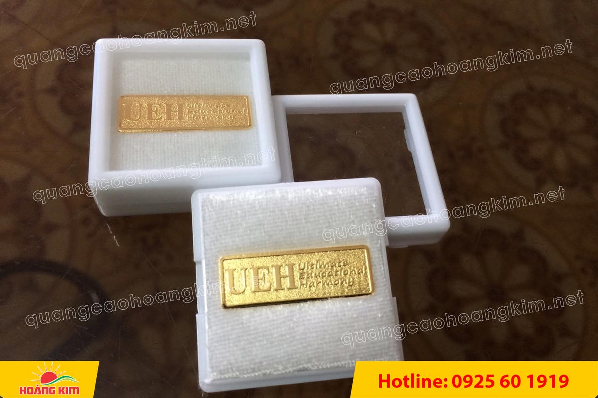 huy hieu vang dong nen an mon cat san 14 - HUY HIỆU V&Agrave;NG ĐỒNG ĂN M&Ograve;N NỀN SẦN C&Aacute;T CAO CẤP