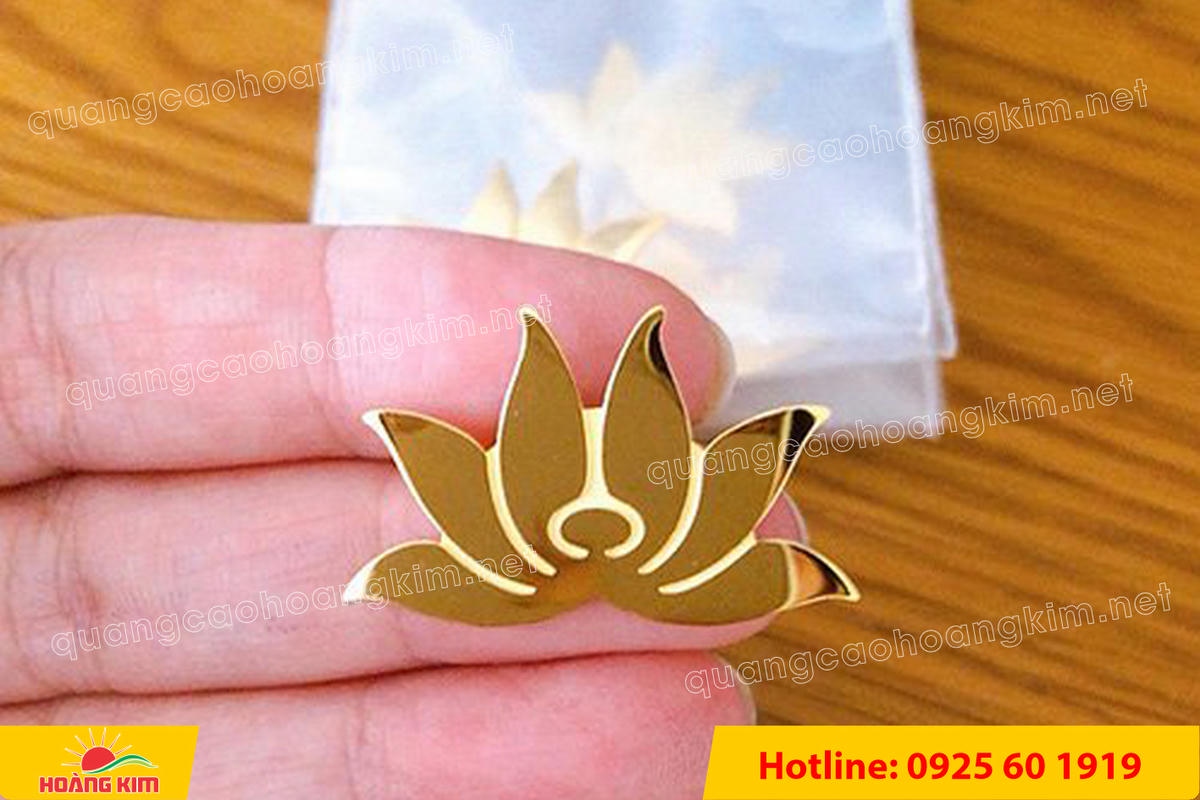 huy hieu vang dong nen an mon cat san 140 - HUY HIỆU V&Agrave;NG ĐỒNG ĂN M&Ograve;N NỀN SẦN C&Aacute;T CAO CẤP