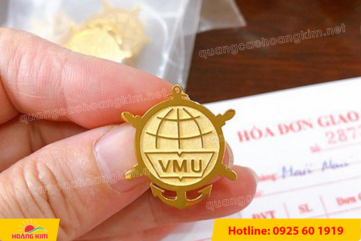 huy hieu vang dong nen an mon cat san 141 - HUY HIỆU V&Agrave;NG ĐỒNG ĂN M&Ograve;N NỀN SẦN C&Aacute;T CAO CẤP