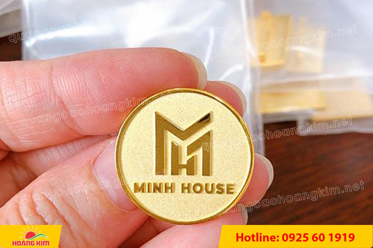 huy hieu vang dong nen an mon cat san 154 - HUY HIỆU V&Agrave;NG ĐỒNG ĂN M&Ograve;N NỀN SẦN C&Aacute;T CAO CẤP