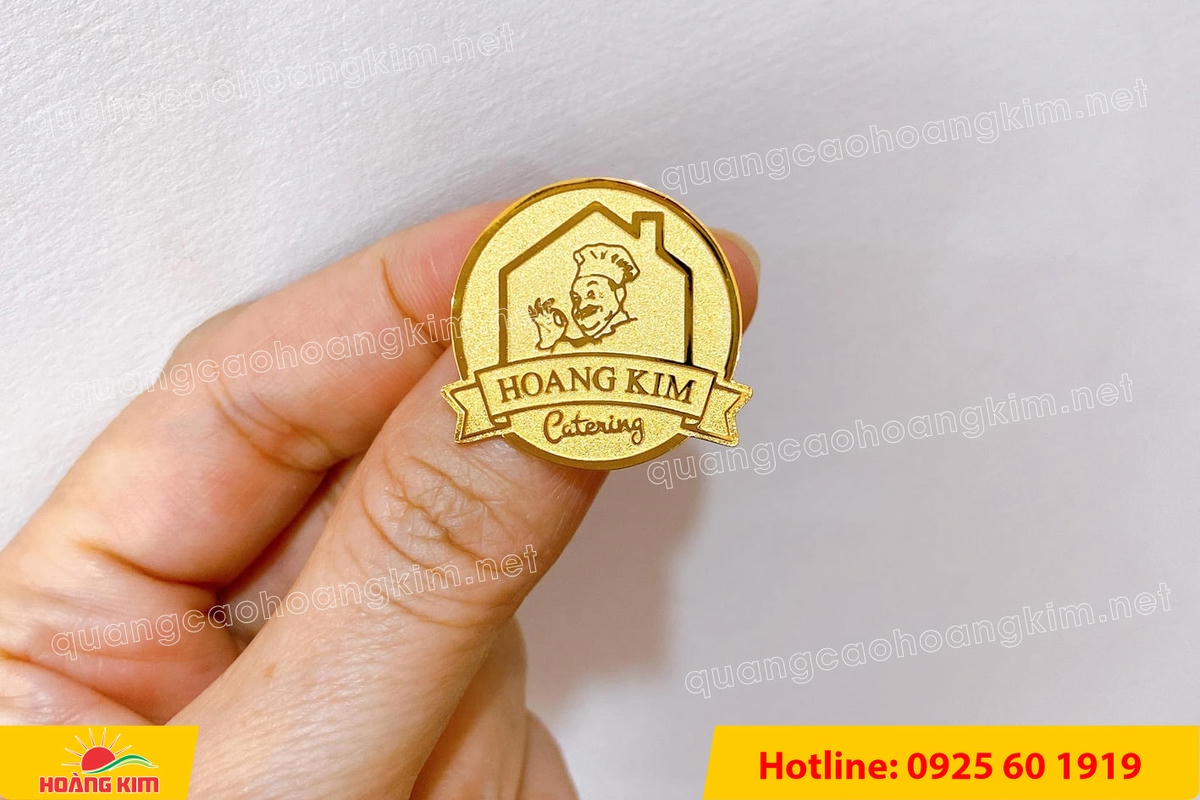 huy hieu vang dong nen an mon cat san 159 - HUY HIỆU V&Agrave;NG ĐỒNG ĂN M&Ograve;N NỀN SẦN C&Aacute;T CAO CẤP