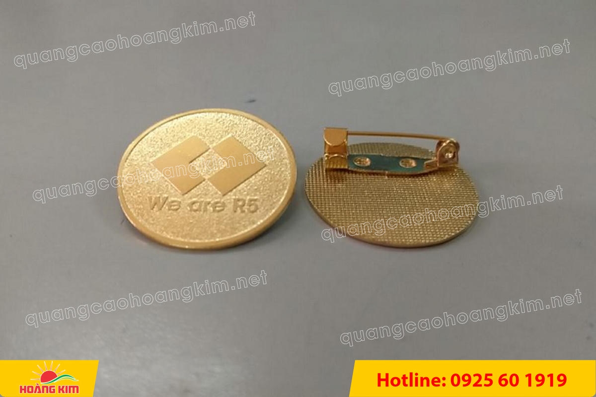 huy hieu vang dong nen an mon cat san 17 - HUY HIỆU V&Agrave;NG ĐỒNG ĂN M&Ograve;N NỀN SẦN C&Aacute;T CAO CẤP