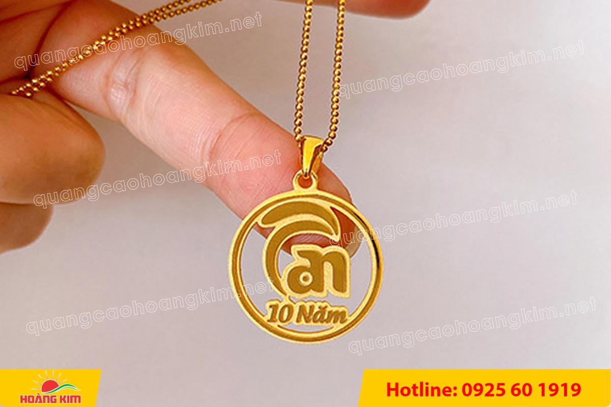 huy hieu vang dong nen an mon cat san 171 - HUY HIỆU V&Agrave;NG ĐỒNG ĂN M&Ograve;N NỀN SẦN C&Aacute;T CAO CẤP