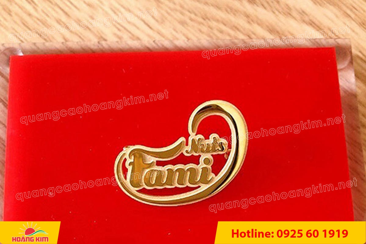 huy hieu vang dong nen an mon cat san 173 - HUY HIỆU V&Agrave;NG ĐỒNG ĂN M&Ograve;N NỀN SẦN C&Aacute;T CAO CẤP