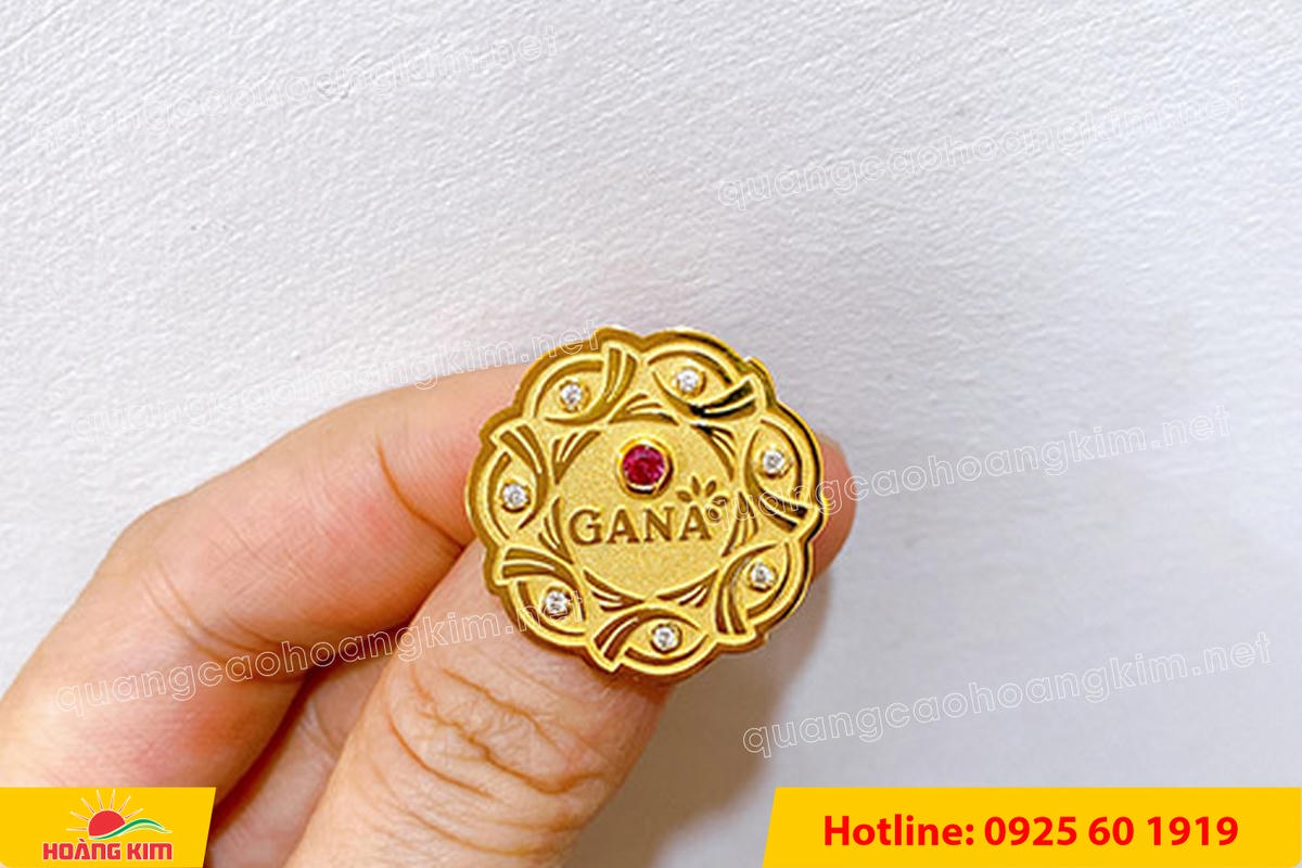 huy hieu vang dong nen an mon cat san 175 - HUY HIỆU V&Agrave;NG ĐỒNG ĂN M&Ograve;N NỀN SẦN C&Aacute;T CAO CẤP