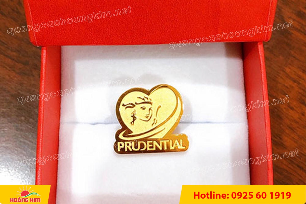 huy hieu vang dong nen an mon cat san 182 - HUY HIỆU V&Agrave;NG ĐỒNG ĂN M&Ograve;N NỀN SẦN C&Aacute;T CAO CẤP