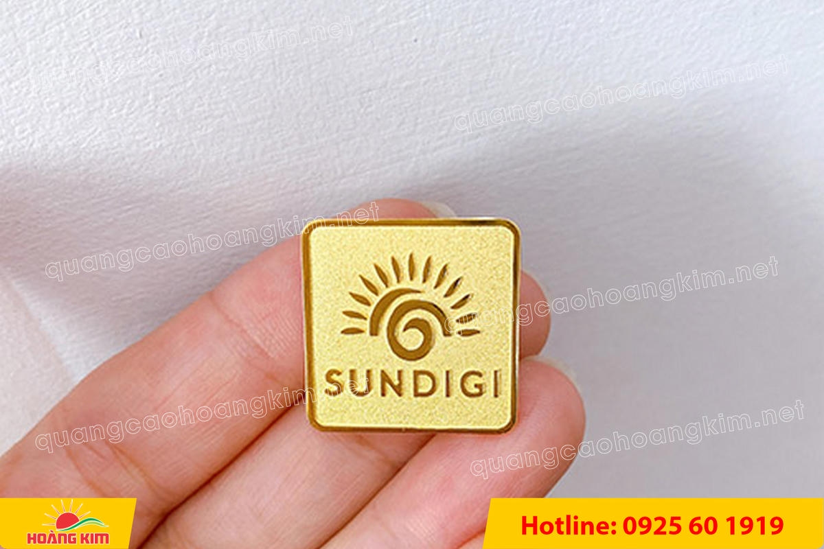 huy hieu vang dong nen an mon cat san 183 - HUY HIỆU V&Agrave;NG ĐỒNG ĂN M&Ograve;N NỀN SẦN C&Aacute;T CAO CẤP