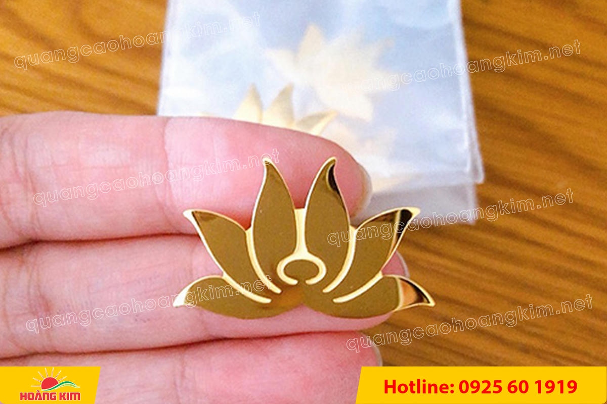 huy hieu vang dong nen an mon cat san 186 - HUY HIỆU V&Agrave;NG ĐỒNG ĂN M&Ograve;N NỀN SẦN C&Aacute;T CAO CẤP