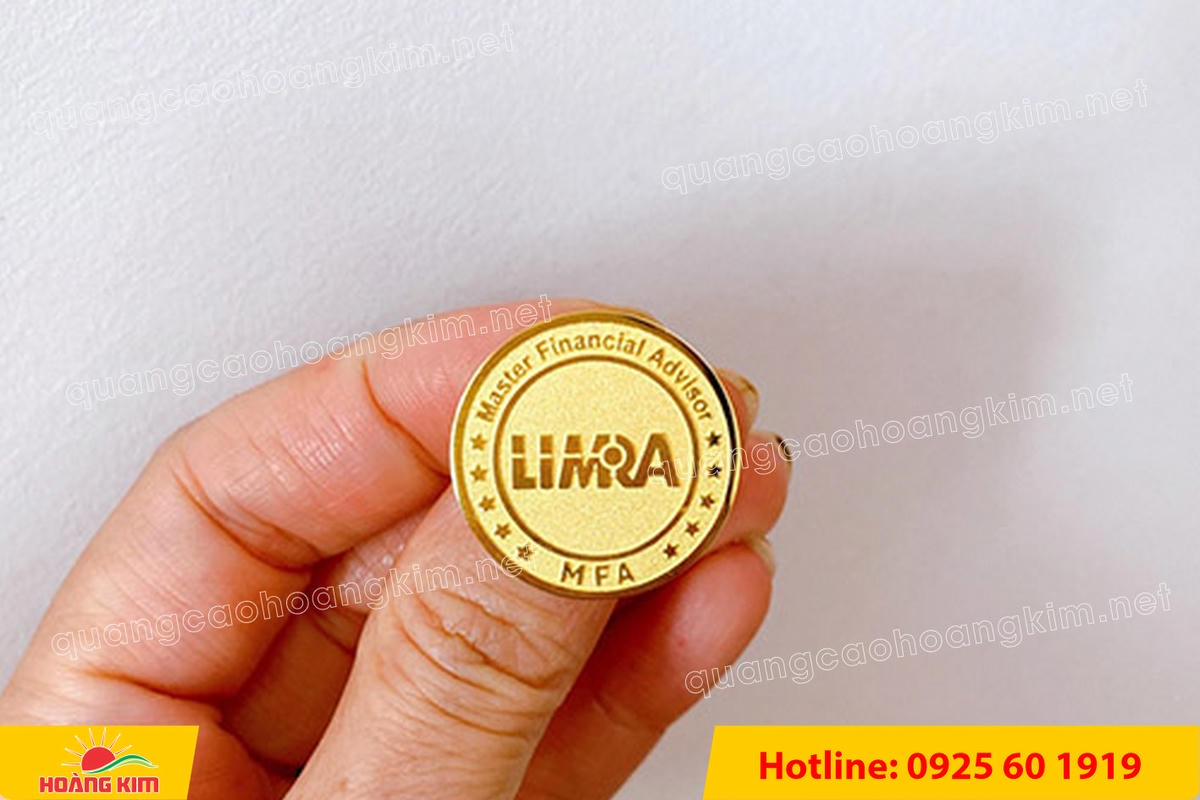 huy hieu vang dong nen an mon cat san 192 - HUY HIỆU V&Agrave;NG ĐỒNG ĂN M&Ograve;N NỀN SẦN C&Aacute;T CAO CẤP