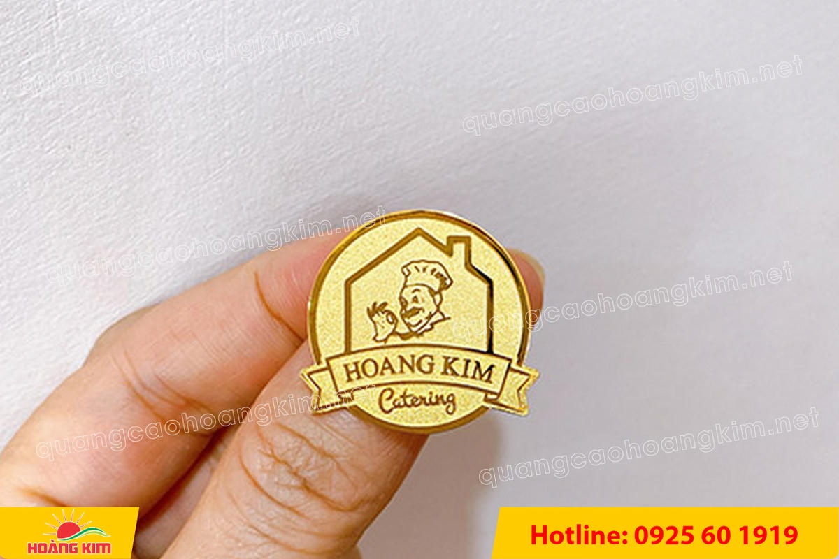 huy hieu vang dong nen an mon cat san 198 - HUY HIỆU V&Agrave;NG ĐỒNG ĂN M&Ograve;N NỀN SẦN C&Aacute;T CAO CẤP