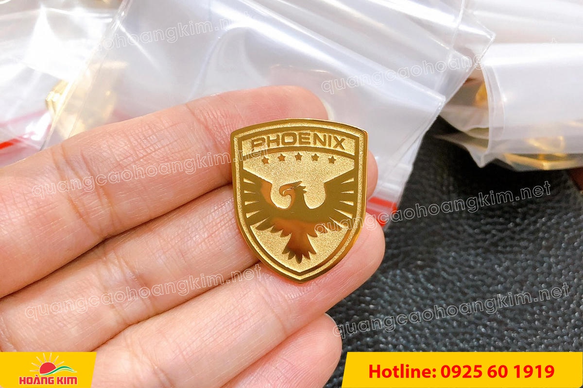 huy hieu vang dong nen an mon cat san 2 - HUY HIỆU V&Agrave;NG ĐỒNG ĂN M&Ograve;N NỀN SẦN C&Aacute;T CAO CẤP