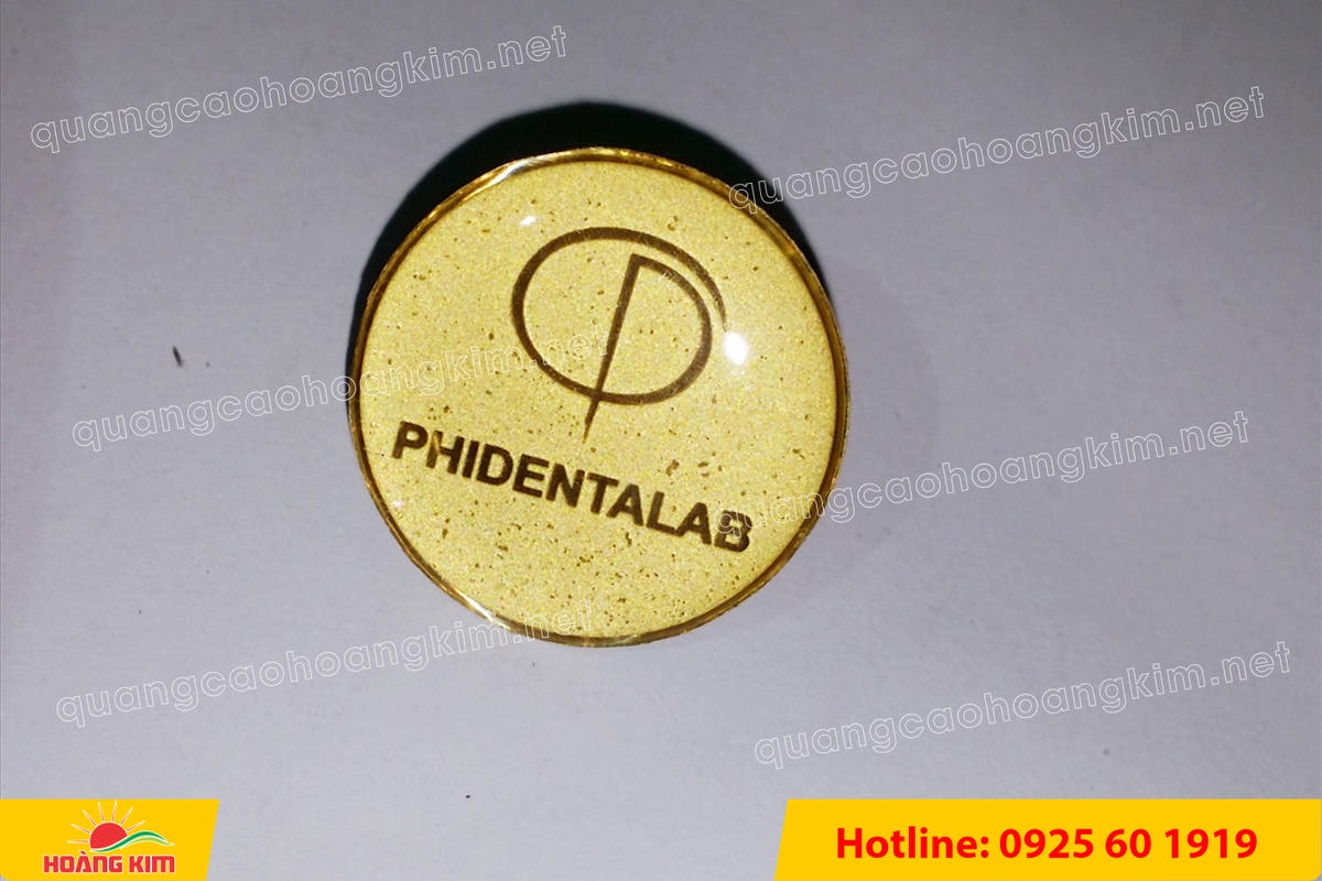 huy hieu vang dong nen an mon cat san 20 - HUY HIỆU V&Agrave;NG ĐỒNG ĂN M&Ograve;N NỀN SẦN C&Aacute;T CAO CẤP