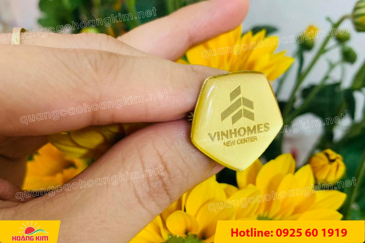 huy hieu vang dong nen an mon cat san 204 - HUY HIỆU V&Agrave;NG ĐỒNG ĂN M&Ograve;N NỀN SẦN C&Aacute;T CAO CẤP