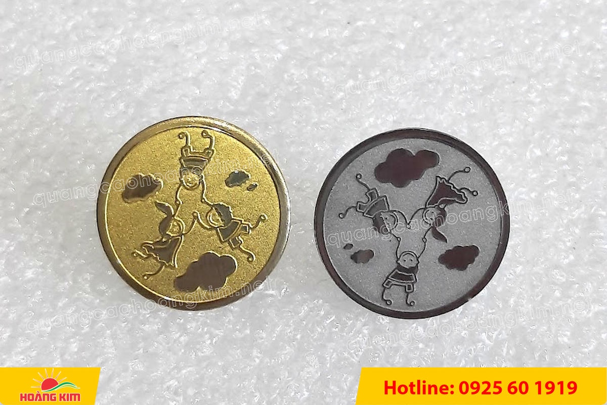 huy hieu vang dong nen an mon cat san 21 - HUY HIỆU V&Agrave;NG ĐỒNG ĂN M&Ograve;N NỀN SẦN C&Aacute;T CAO CẤP