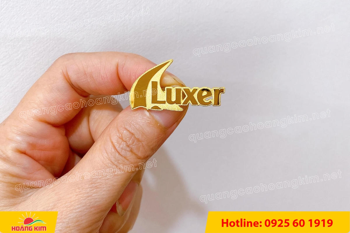 huy hieu vang dong nen an mon cat san 211 - HUY HIỆU V&Agrave;NG ĐỒNG ĂN M&Ograve;N NỀN SẦN C&Aacute;T CAO CẤP