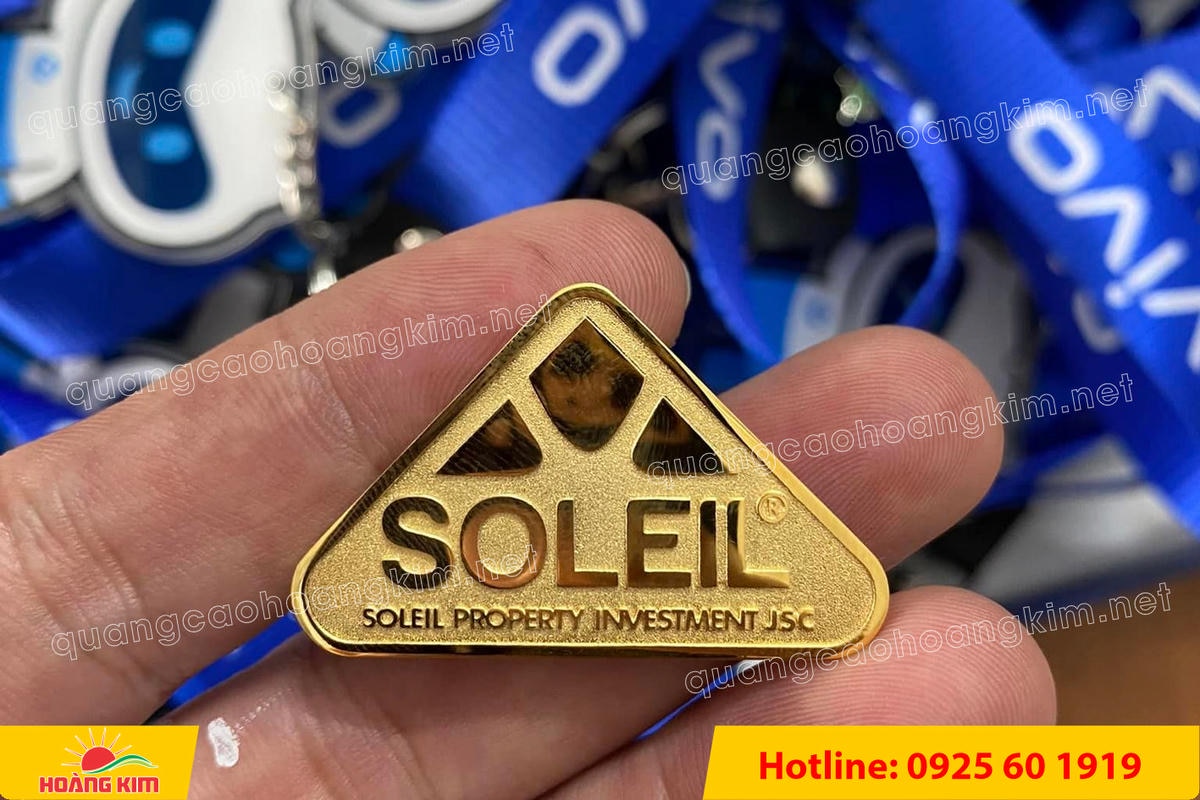 huy hieu vang dong nen an mon cat san 215 - HUY HIỆU V&Agrave;NG ĐỒNG ĂN M&Ograve;N NỀN SẦN C&Aacute;T CAO CẤP