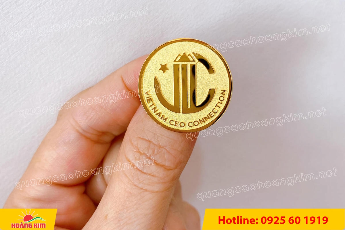 huy hieu vang dong nen an mon cat san 217 - HUY HIỆU V&Agrave;NG ĐỒNG ĂN M&Ograve;N NỀN SẦN C&Aacute;T CAO CẤP