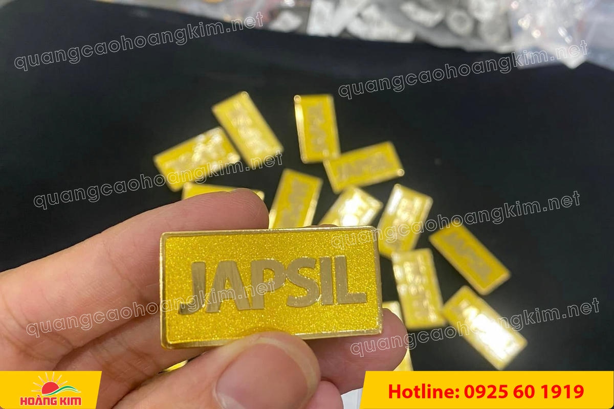 huy hieu vang dong nen an mon cat san 225 - HUY HIỆU V&Agrave;NG ĐỒNG ĂN M&Ograve;N NỀN SẦN C&Aacute;T CAO CẤP