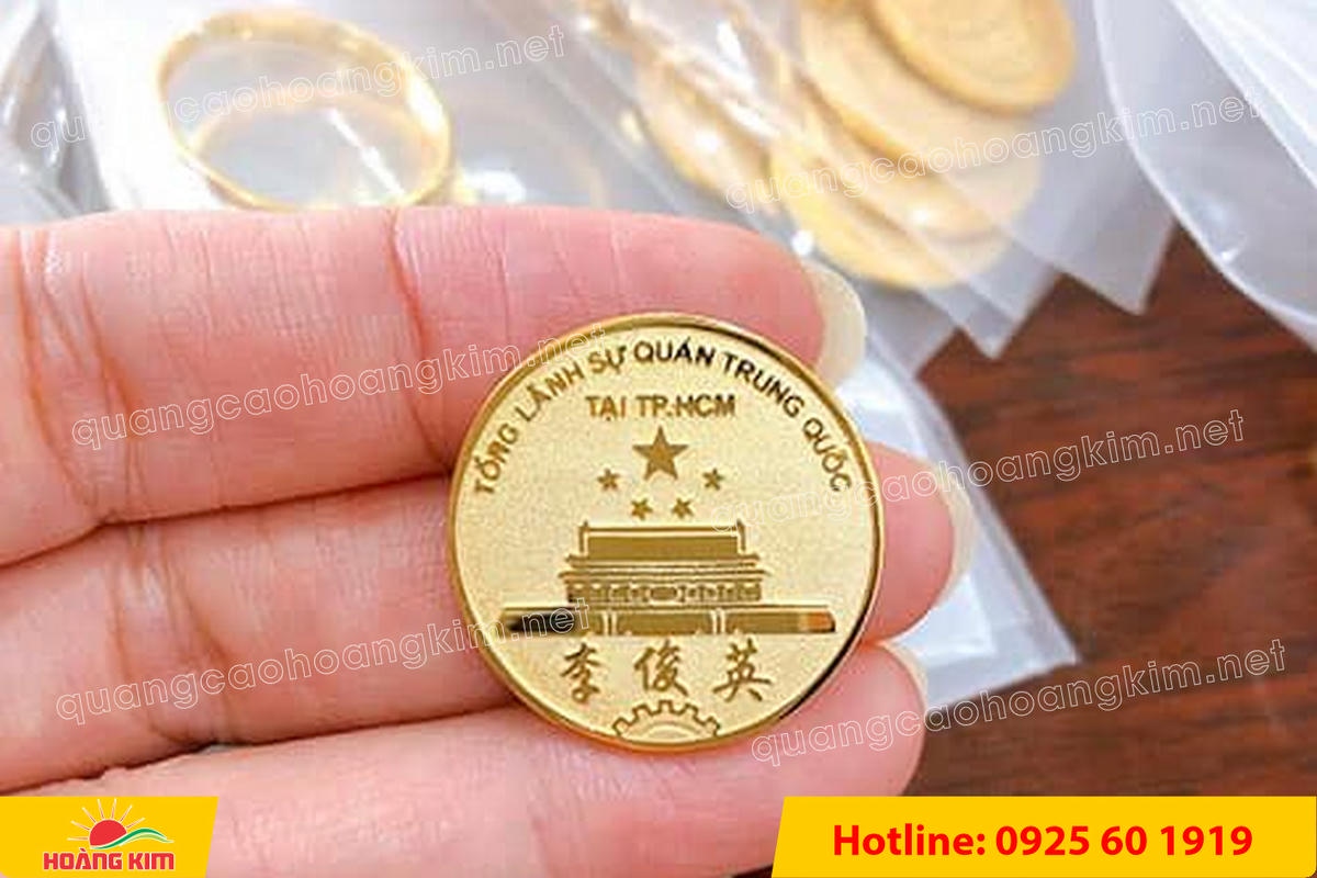 huy hieu vang dong nen an mon cat san 230 - HUY HIỆU V&Agrave;NG ĐỒNG ĂN M&Ograve;N NỀN SẦN C&Aacute;T CAO CẤP