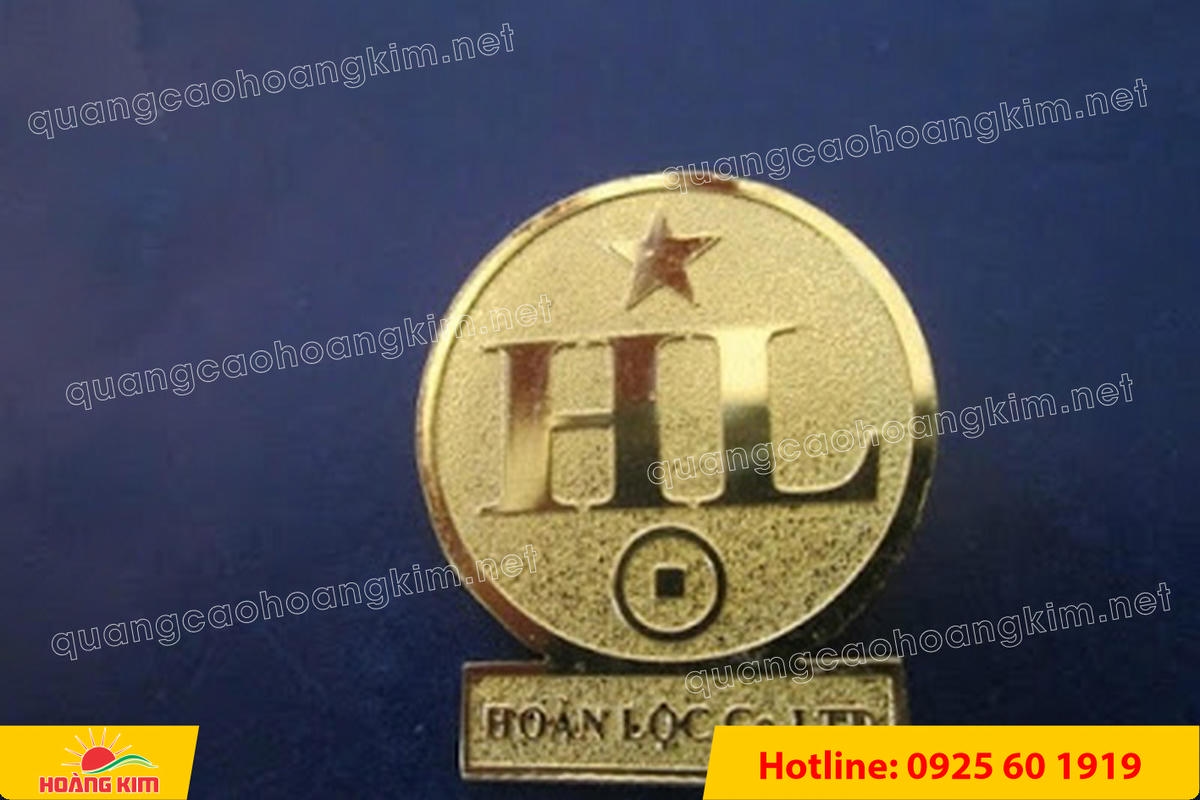 huy hieu vang dong nen an mon cat san 236 - HUY HIỆU V&Agrave;NG ĐỒNG ĂN M&Ograve;N NỀN SẦN C&Aacute;T CAO CẤP