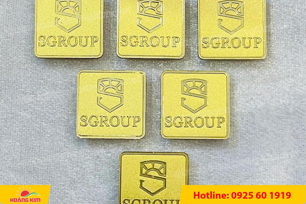 huy hieu vang dong nen an mon cat san 237 - HUY HIỆU V&Agrave;NG ĐỒNG ĂN M&Ograve;N NỀN SẦN C&Aacute;T CAO CẤP