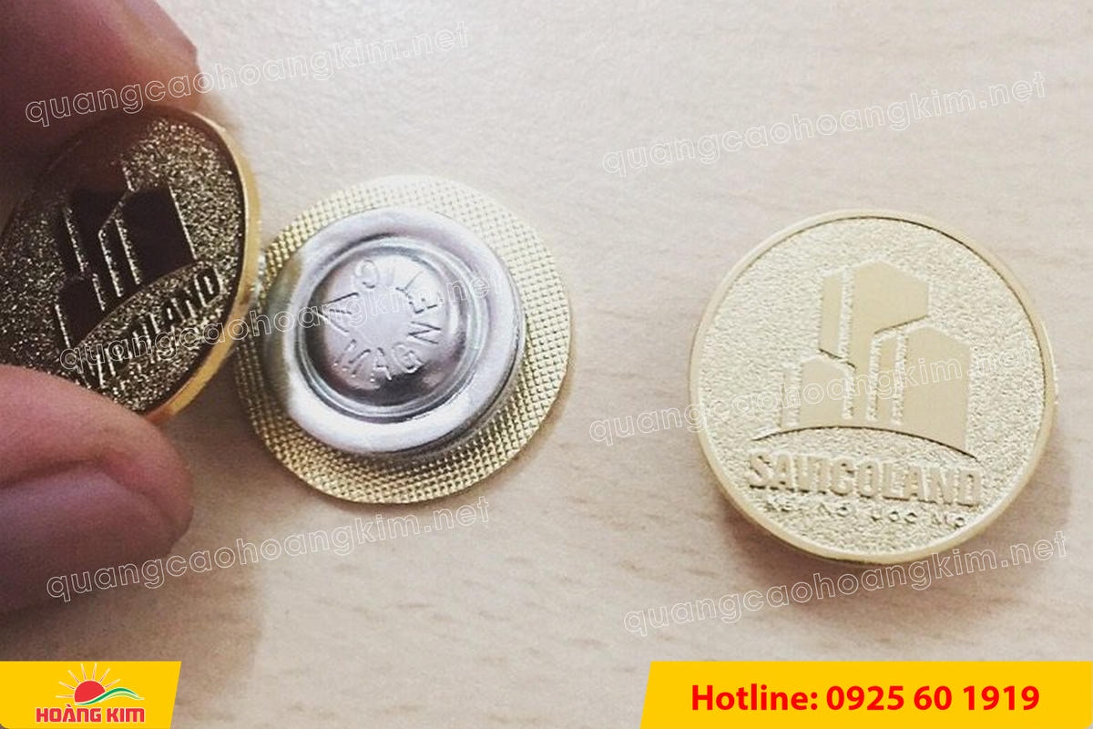 huy hieu vang dong nen an mon cat san 24 - HUY HIỆU V&Agrave;NG ĐỒNG ĂN M&Ograve;N NỀN SẦN C&Aacute;T CAO CẤP