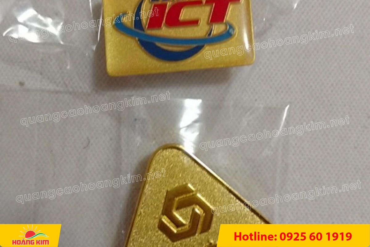 huy hieu vang dong nen an mon cat san 29 - HUY HIỆU V&Agrave;NG ĐỒNG ĂN M&Ograve;N NỀN SẦN C&Aacute;T CAO CẤP