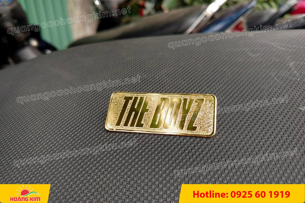 huy hieu vang dong nen an mon cat san 31 - HUY HIỆU V&Agrave;NG ĐỒNG ĂN M&Ograve;N NỀN SẦN C&Aacute;T CAO CẤP