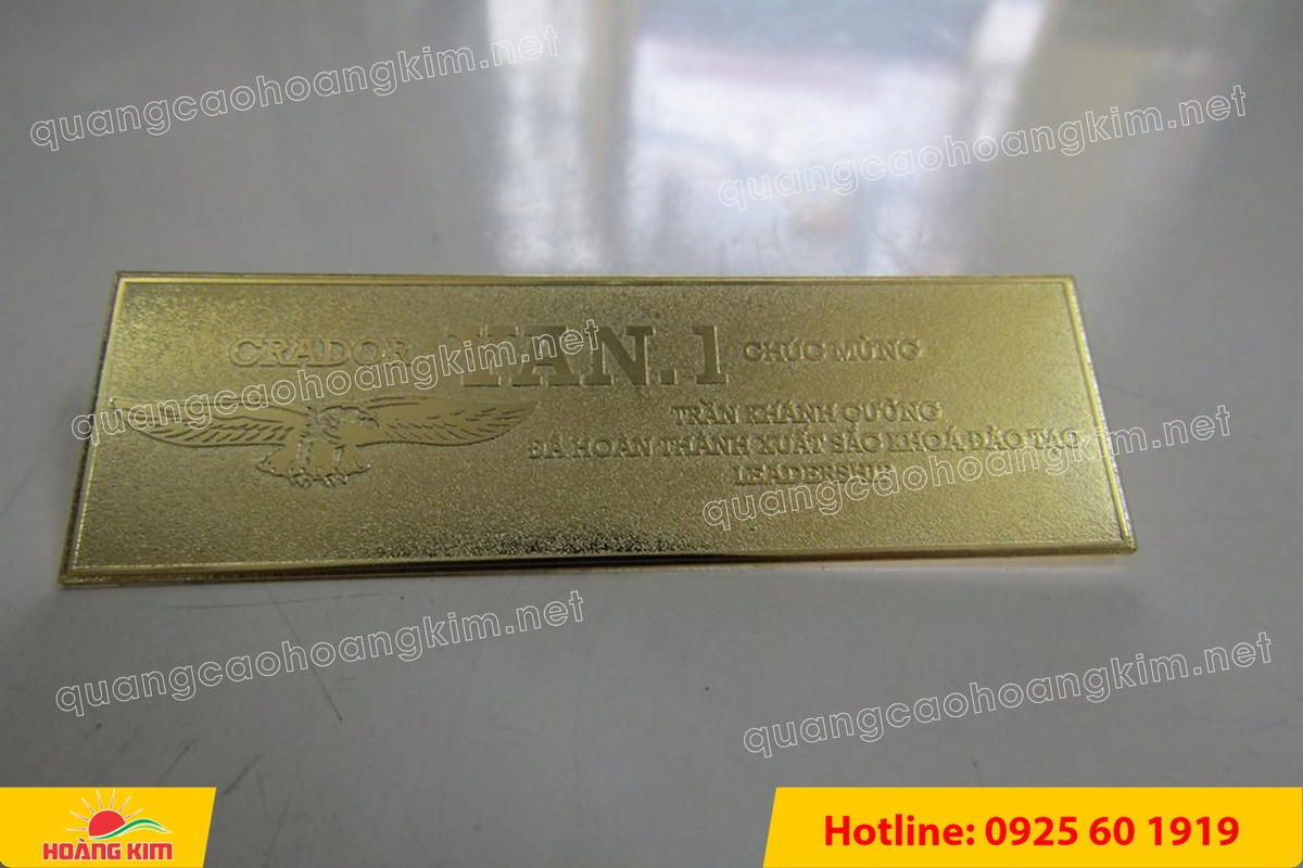 huy hieu vang dong nen an mon cat san 34 - HUY HIỆU V&Agrave;NG ĐỒNG ĂN M&Ograve;N NỀN SẦN C&Aacute;T CAO CẤP