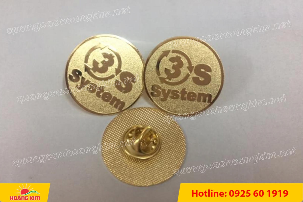 huy hieu vang dong nen an mon cat san 40 - HUY HIỆU V&Agrave;NG ĐỒNG ĂN M&Ograve;N NỀN SẦN C&Aacute;T CAO CẤP