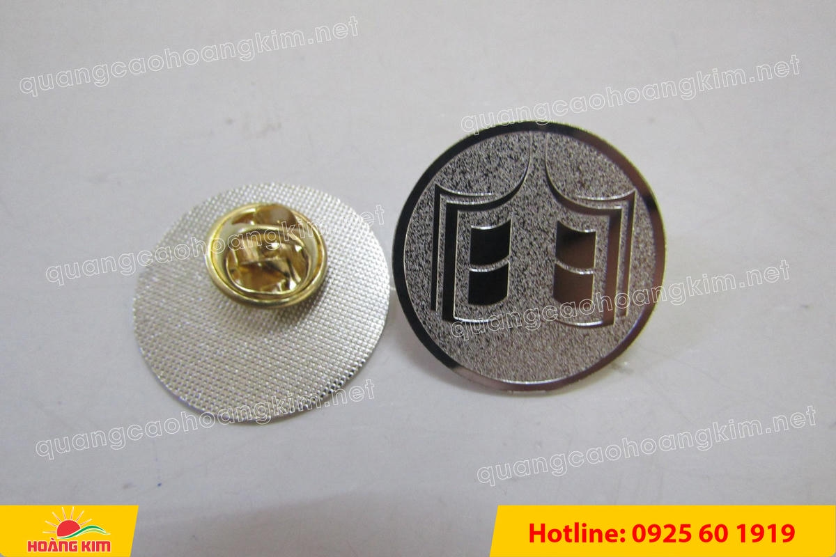 huy hieu vang dong nen an mon cat san 52 - HUY HIỆU V&Agrave;NG ĐỒNG ĂN M&Ograve;N NỀN SẦN C&Aacute;T CAO CẤP