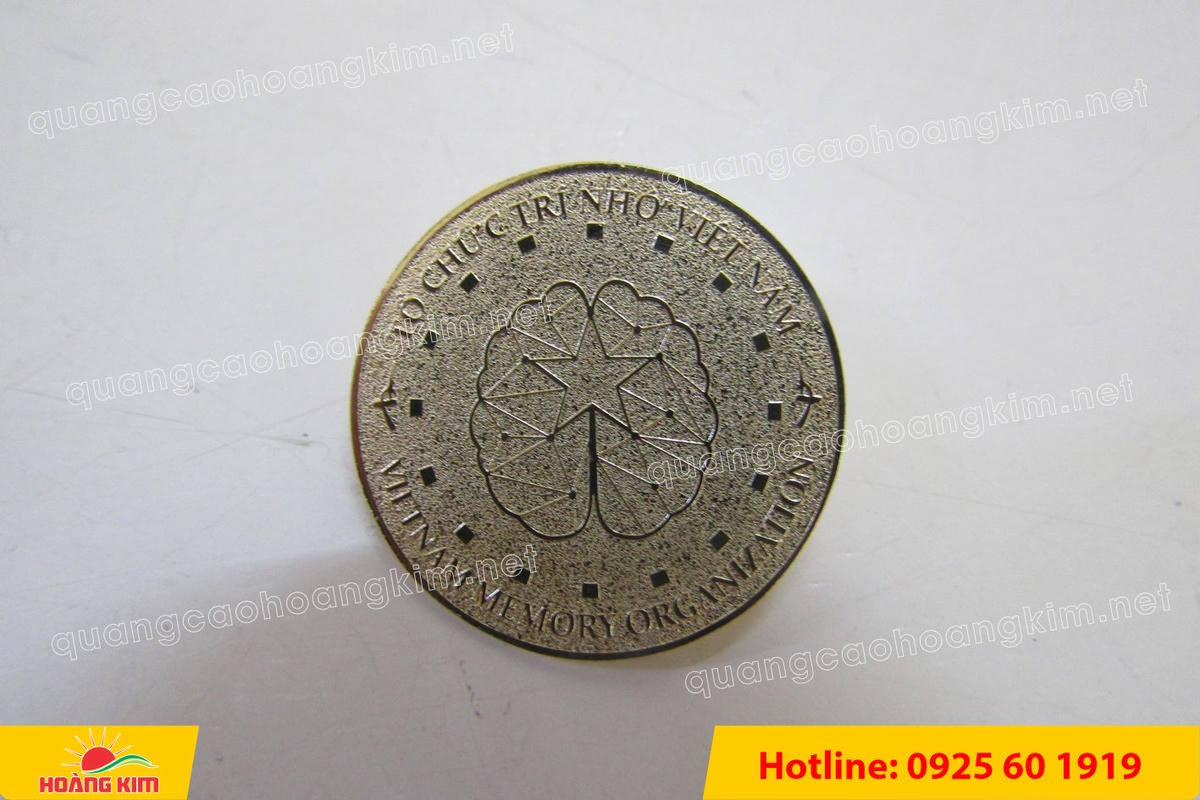 huy hieu vang dong nen an mon cat san 53 - HUY HIỆU V&Agrave;NG ĐỒNG ĂN M&Ograve;N NỀN SẦN C&Aacute;T CAO CẤP