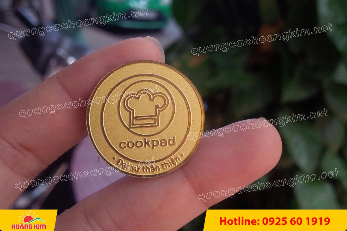 huy hieu vang dong nen an mon cat san 66 - HUY HIỆU V&Agrave;NG ĐỒNG ĂN M&Ograve;N NỀN SẦN C&Aacute;T CAO CẤP