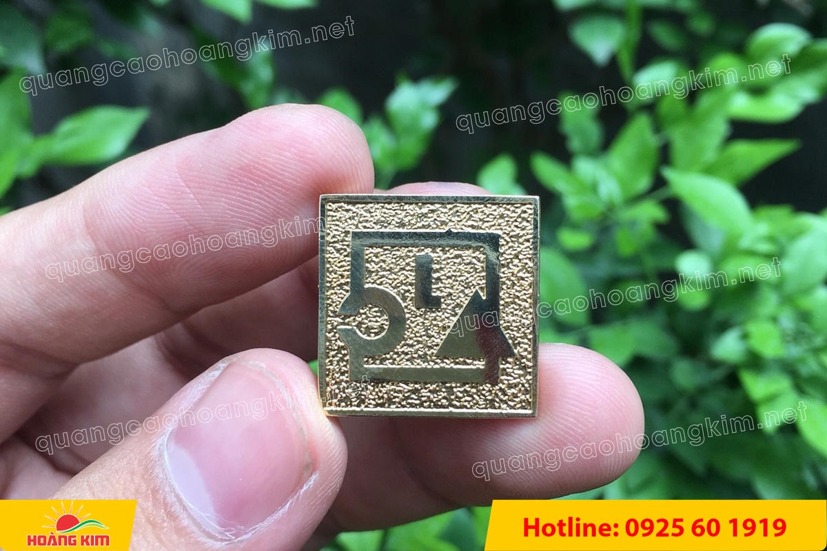 huy hieu vang dong nen an mon cat san 7 - HUY HIỆU V&Agrave;NG ĐỒNG ĂN M&Ograve;N NỀN SẦN C&Aacute;T CAO CẤP