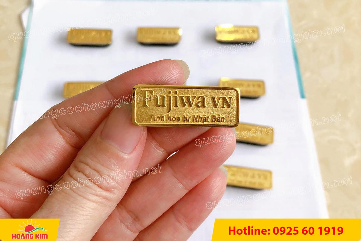 huy hieu vang dong nen an mon cat san 70 - HUY HIỆU V&Agrave;NG ĐỒNG ĂN M&Ograve;N NỀN SẦN C&Aacute;T CAO CẤP