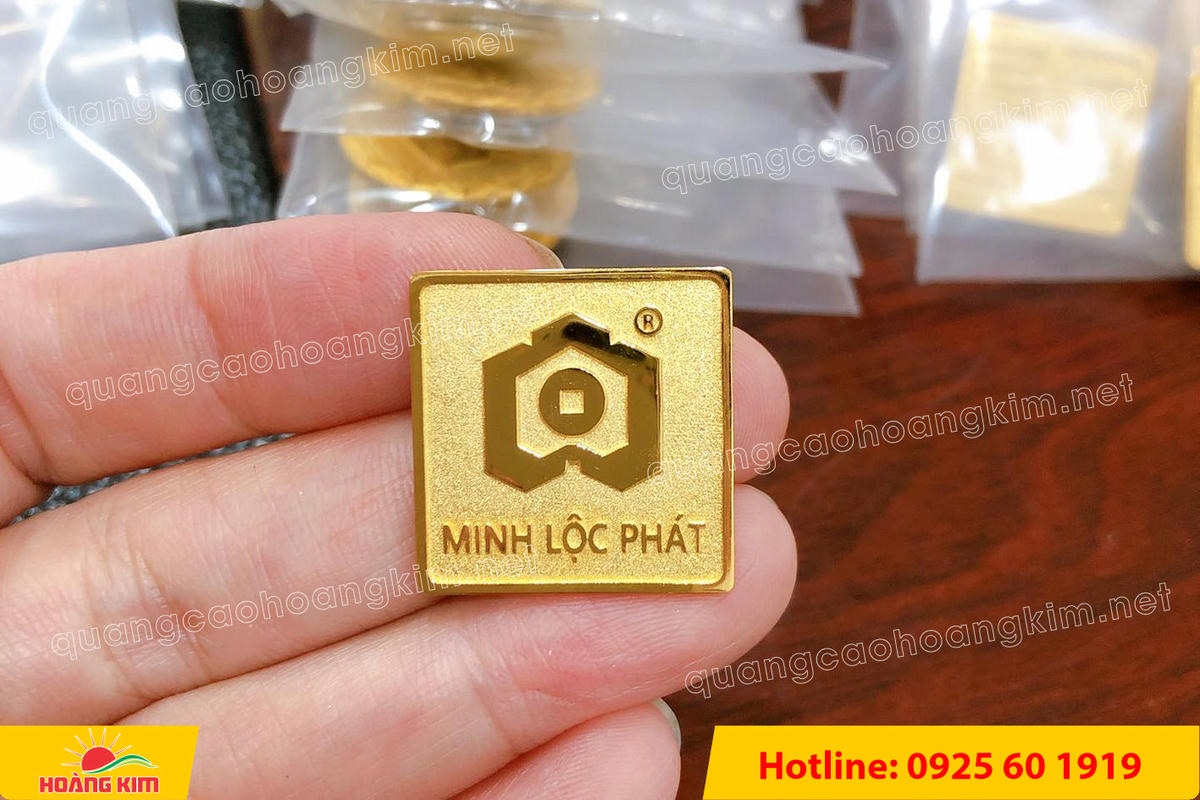 huy hieu vang dong nen an mon cat san 78 - HUY HIỆU V&Agrave;NG ĐỒNG ĂN M&Ograve;N NỀN SẦN C&Aacute;T CAO CẤP