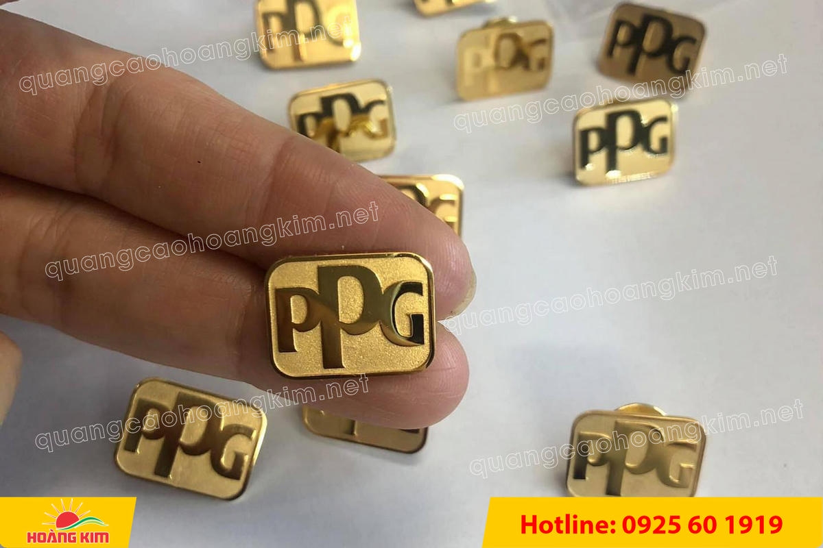 huy hieu vang dong nen an mon cat san 83 - HUY HIỆU V&Agrave;NG ĐỒNG ĂN M&Ograve;N NỀN SẦN C&Aacute;T CAO CẤP