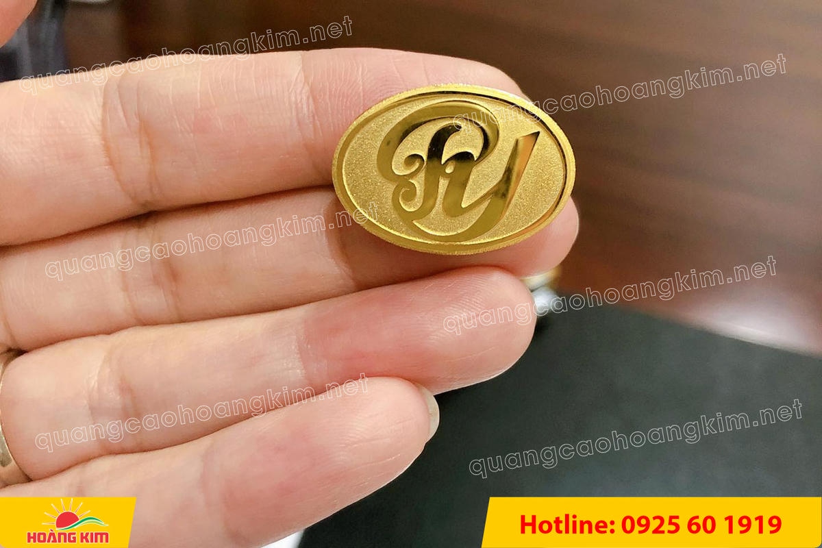 huy hieu vang dong nen an mon cat san 84 - HUY HIỆU V&Agrave;NG ĐỒNG ĂN M&Ograve;N NỀN SẦN C&Aacute;T CAO CẤP