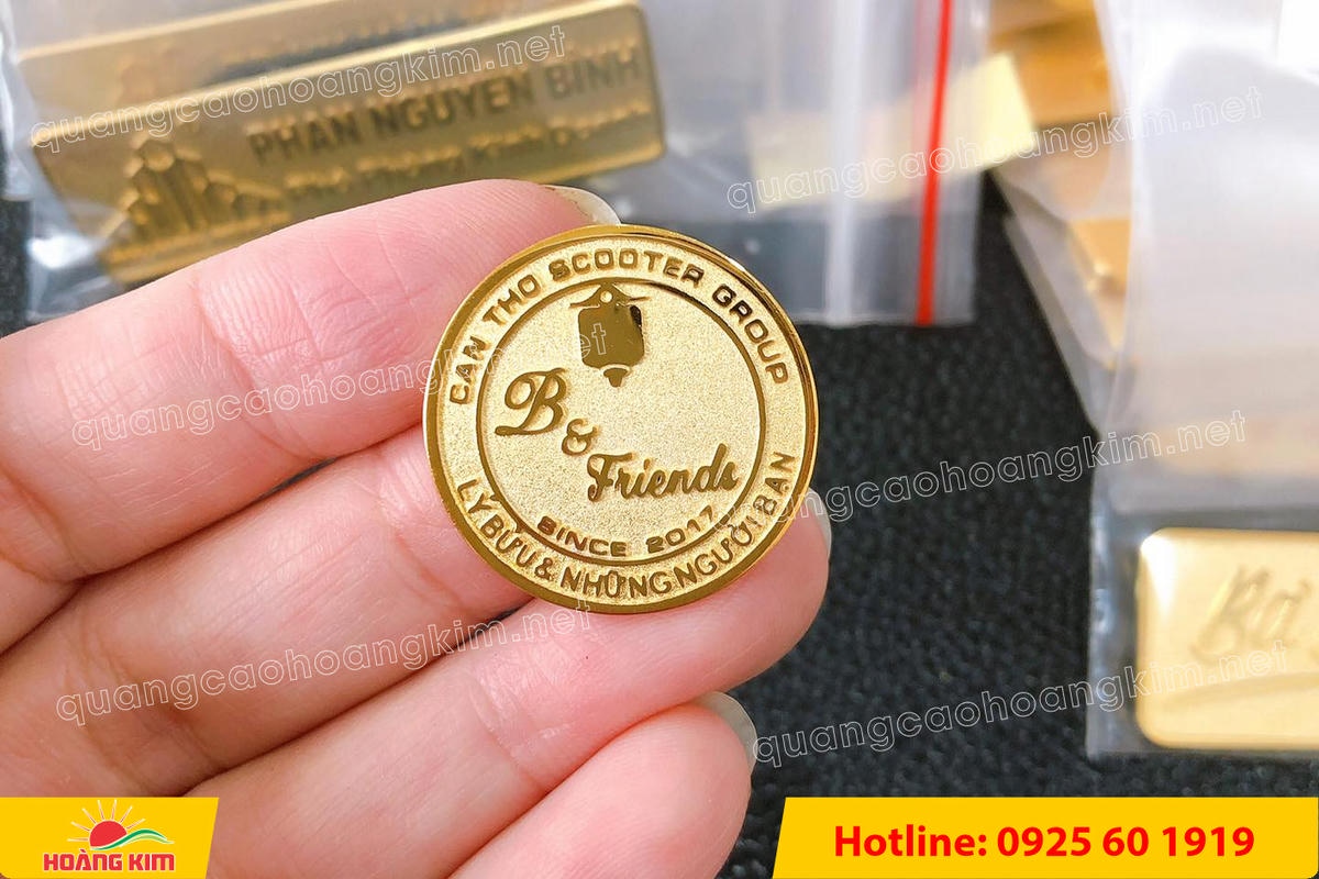 huy hieu vang dong nen an mon cat san 86 - HUY HIỆU V&Agrave;NG ĐỒNG ĂN M&Ograve;N NỀN SẦN C&Aacute;T CAO CẤP