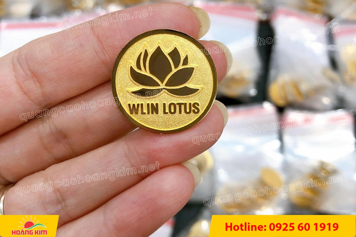 huy hieu vang dong nen an mon cat san 89 - HUY HIỆU V&Agrave;NG ĐỒNG ĂN M&Ograve;N NỀN SẦN C&Aacute;T CAO CẤP